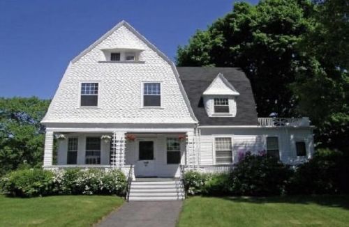 108-108 Walnut St, Newton, MA, 02460-1600 | Card Image