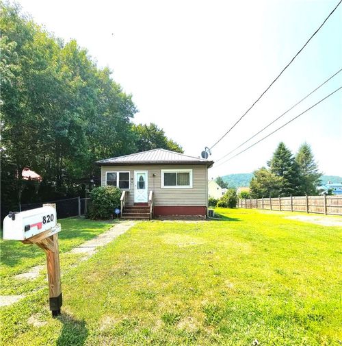820 Laurel St, Elmira, NY, 14904-2626 | Card Image