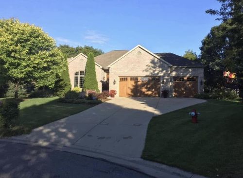 10 Vienna Circle, Madison, WI, 53718 | Card Image