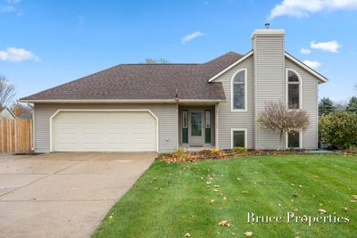 11446 Prairie Avenue, House other with 4 bedrooms, 3 bathrooms and null parking in Allendale MI | Image 1