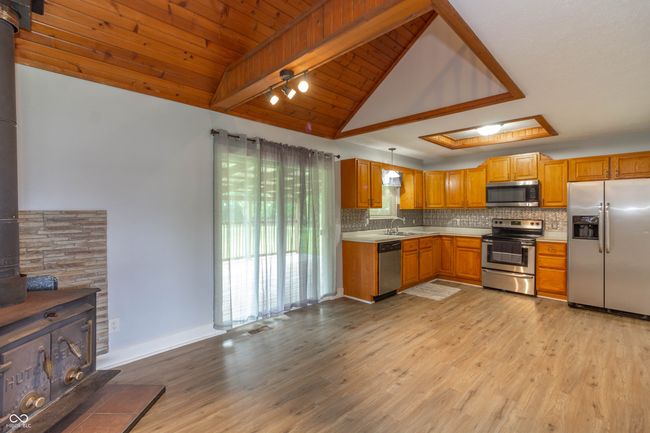Dining area & kitchen | Image 5