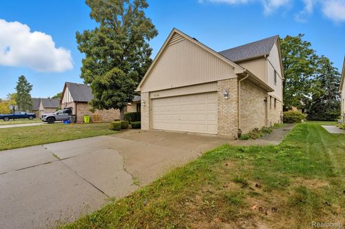 41825 Alden Dr, Clinton Twp, MI, 48038-2105 | Card Image