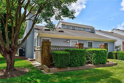 1423 Lake Geneve Dr, Virginia Beach, VA, 23464-6483 | Card Image