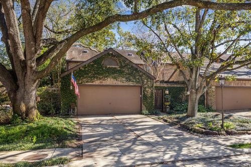 20 Town Oaks Pl, Bellaire, TX, 77401-4237 | Card Image