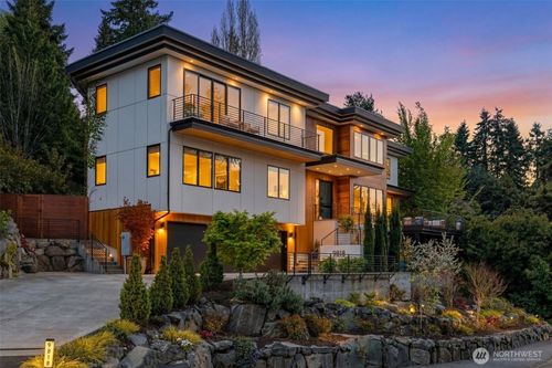 9818 Se 42nd Pl, Mercer Island, WA, 98040-3810 | Card Image