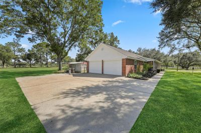 Drive way has ample parking for several cars! | Image 3