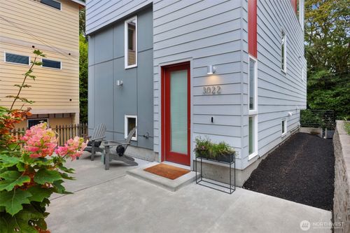 3022 4th Ave W, Seattle, WA, 98119-1905 | Card Image