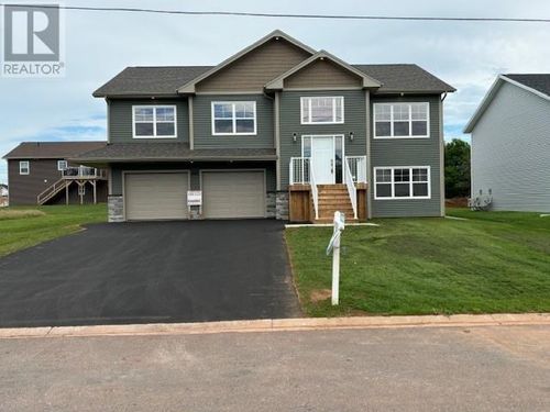 202 Essex Cres, Charlottetown, PE, C1E0G5 | Card Image