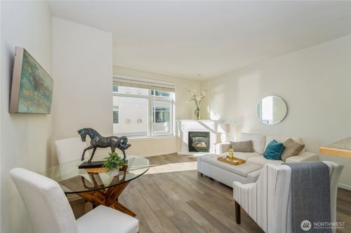 1102-2801 1st Ave, Seattle, WA, 98121-1139 | Card Image