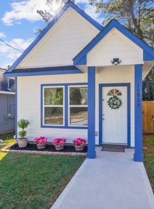 16829 W Forrestal, Montgomery, TX, 77316-6710 | Card Image