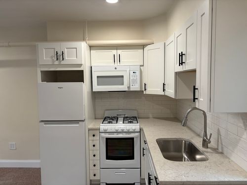 8-27 Stearns Rd, Brookline, MA, 02446-5109 | Card Image