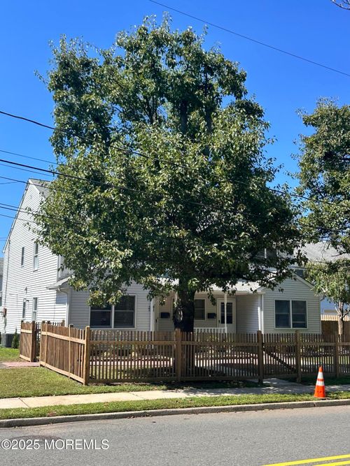 32 Broad St, Matawan, NJ, 07747-2505 | Card Image