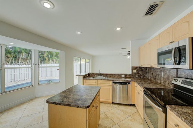 1127 Sw 104 Th Way, House other with 4 bedrooms, 3 bathrooms and null parking in Pembroke Pines FL | Image 15