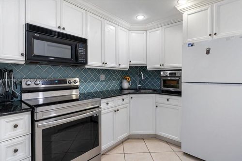 apt-104c-9 Ne 19th Ct, Wilton Manors, FL, 33305-1054 | Card Image
