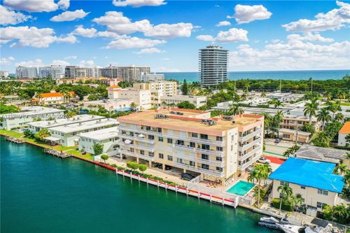 apt-402-8530 Byron Ave, Miami Beach, FL, 33141-4850 | Card Image