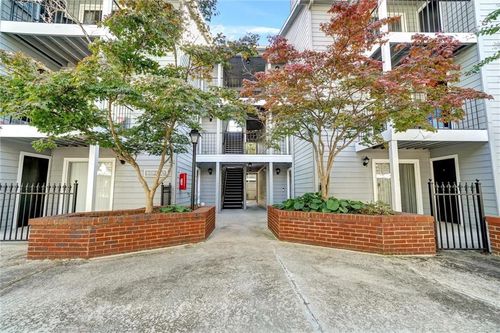 628 Granville Ct, Sandy Springs, GA, 30328-3445 | Card Image