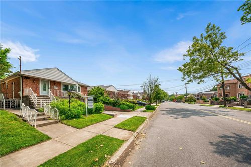 141 11th Ave, Whitestone, NY, 11357-2303 | Card Image