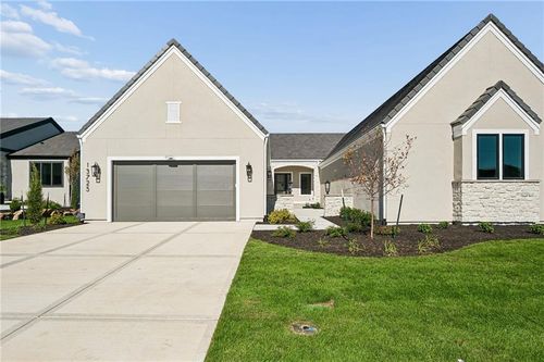 13725 Pembroke Ln, Leawood, KS, 66224-4710 | Card Image