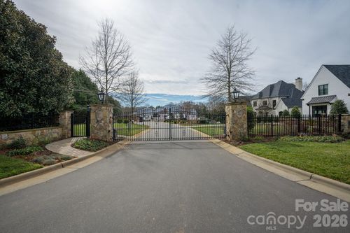 504 Bear Paw Dr, Waxhaw, NC, 28173-7184 | Card Image