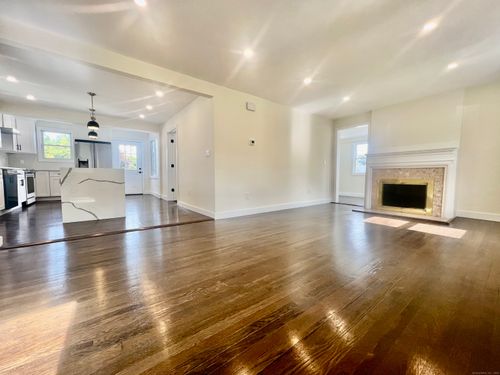 34 Hundley Ct, Stamford, CT, 06902-3908 | Card Image