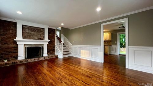 117 Summers St, Oyster Bay, NY, 11771-3709 | Card Image