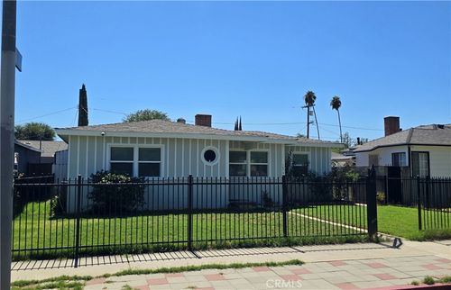 18704 Saticoy St, Reseda, CA, 91335-2749 | Card Image