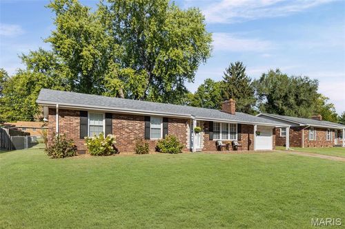 145 Marilyn Ave, Swansea, IL, 62226-4250 | Card Image