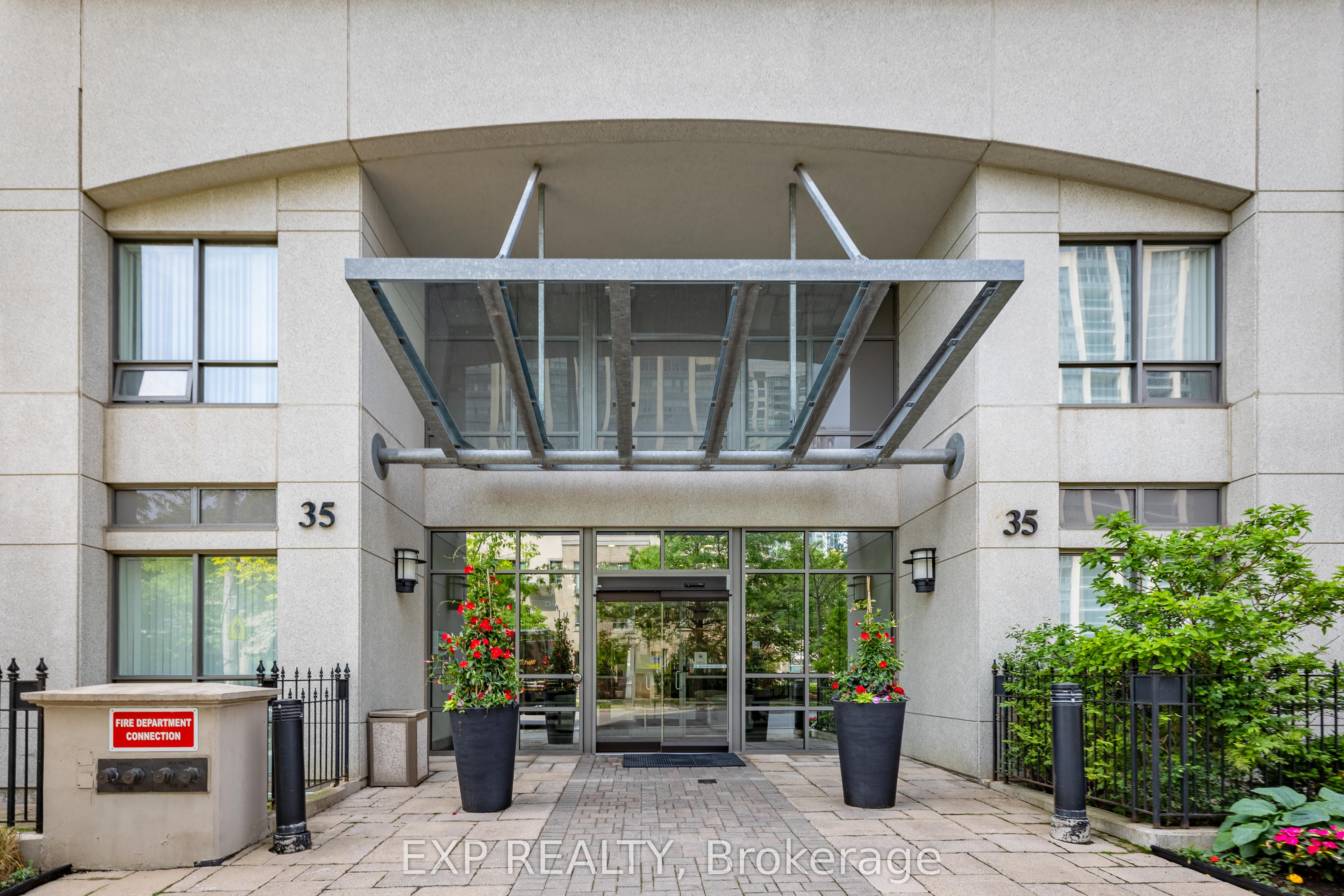 Residential in Toronto C14 3