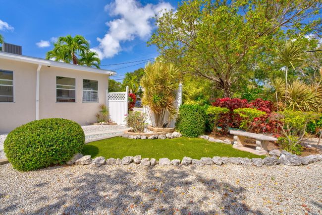 Side yard | Image 31