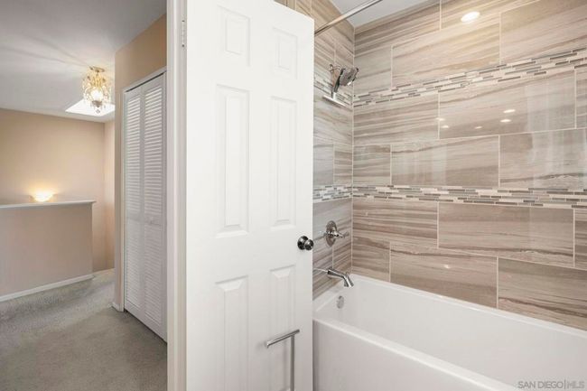 677 Summer View Cir, Townhouse with 2 bedrooms, 3 bathrooms and 2 parking in Encinitas CA | Image 24