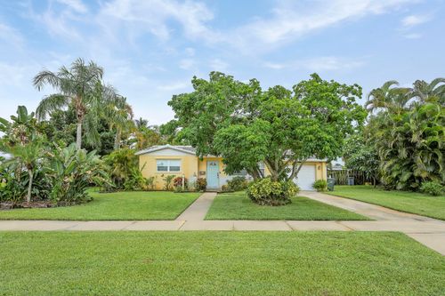744 W Ilex Dr, Lake Park, FL, 33403-2531 | Card Image
