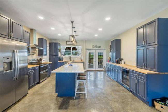4330 Post Oak Point Rd, Home with 4 bedrooms, 4 bathrooms and 3 parking in New Ulm TX | Image 4