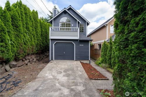 9528 Densmore Ave N, Seattle, WA, 98103-3518 | Card Image