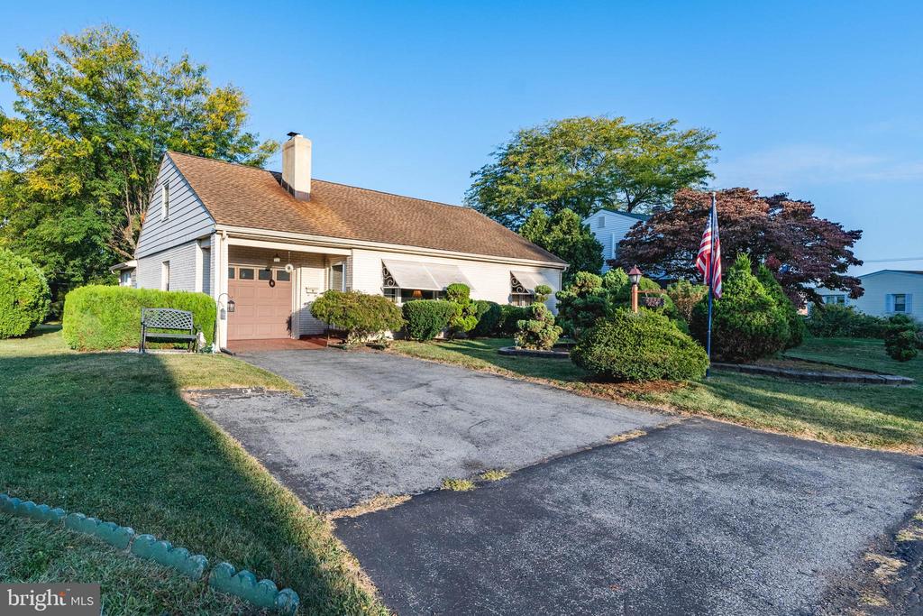 Chelsea Ln, Allentown, PA 18104