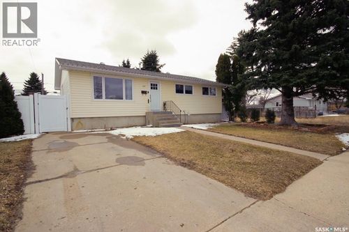 1231 Grandview St W, Moose Jaw, SK, S6H5M3 | Card Image