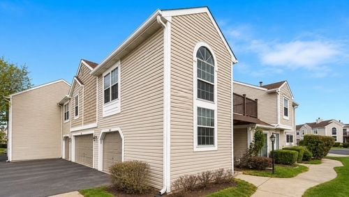 634-634 Le Parc Cir, Buffalo Grove, IL, 60089-6914 | Card Image