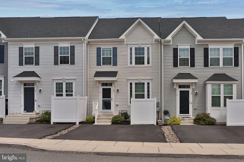 82 Hunters Dr, GILBERTSVILLE, PA, 19525-6601 | Card Image