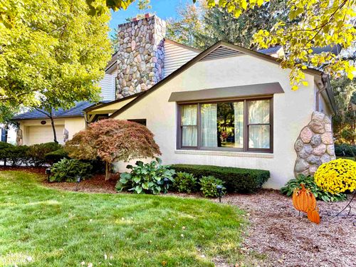 529 Lake Shore Ln, Grosse Pointe Woods, MI, 48236-2400 | Card Image
