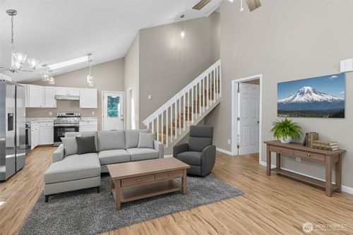 1271 Bay Loop Sw, Tumwater, WA, 98512-1106 | Card Image