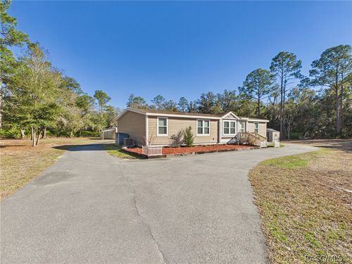 8252 N Elmtree Ave, Crystal River, FL, 34428-7332 | Card Image