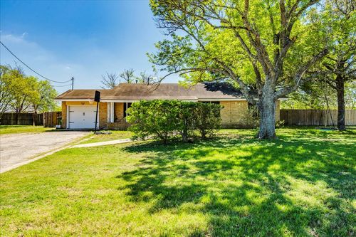 500 Blackjack St, Lockhart, TX, 78644-4689 | Card Image