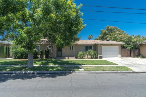 712 W Sussex Way, Fresno, CA, 93705 | Card Image
