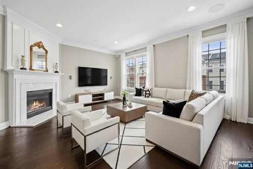 4 Wesmont Dr, Wood Ridge, NJ, 07075-2152 | Card Image