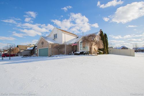 16448 Trailway Dr, Macomb, MI, 48042-5793 | Card Image