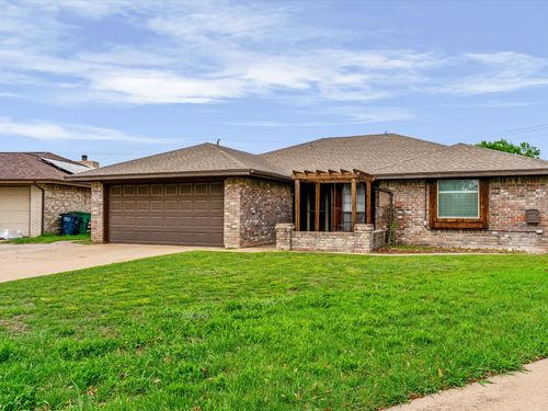 2600 S Meadow Dr, Fort Worth, TX, 76133-7210 | Card Image
