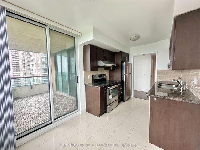 1605 - 238 Doris Ave, Condo with 2 bedrooms, 2 bathrooms and 1 parking in North York ON | Image 11