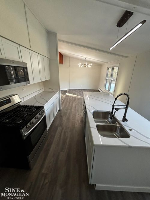 431 Fairlane Dr, Traverse City, MI, 49684-4435 | Card Image