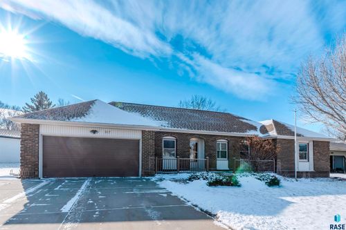 517 E Lotta St Street, Sioux Falls, SD, 57105 | Card Image