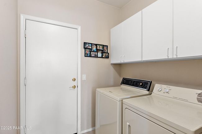 LAUNDRY ROOM W/GARAGE ACCESS | Image 7