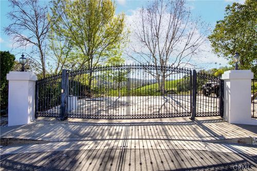 22254 Dumetz Rd, Woodland Hills, CA, 91364-4528 | Card Image